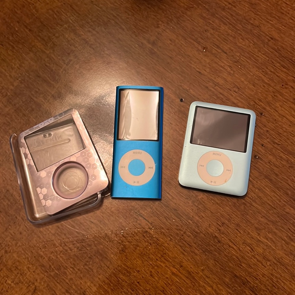 iPod nano 3rd generation with case and iPod nano 5th generation both 8GB.
